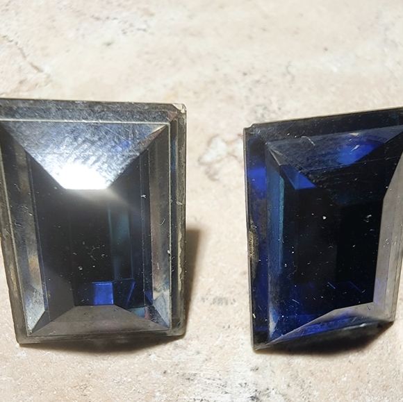 Rectangle dark blue back faceted post geometric earrings - Picture 3 of 7